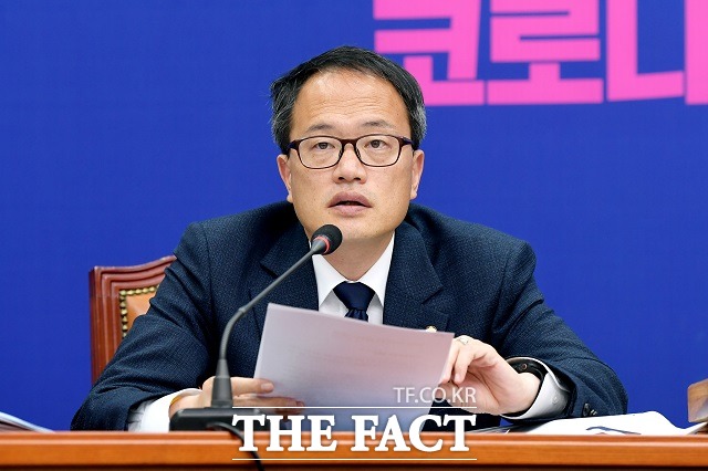 박주민 더불어민주당 의원이 20일 KBS라디오 김경래의 최강시사에 출연해 내년 4월 서울시장 보궐선거 출마 여부에 관해 짧게 고민하고 답을 드리겠다고 주변 분들에게 이야기하고 있다라고 밝혔다. /이선화 기자