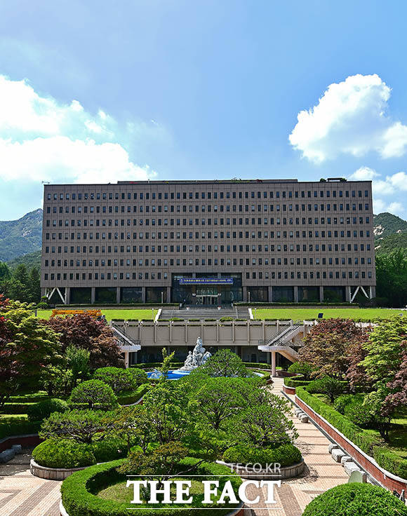 범죄 혐의를 받는 소년을 조사하기 위해 일정 기간 구금할 때는 명확한 기준을 적용하라는 법무부 산하 소년보호혁신위의 권고가 나왔다. /이동률 기자