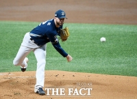 [TF포토] NC 라이트, '우승을 향한 역투'