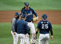 [TF포토] 2회부터 홈런 허용한 NC 라이트