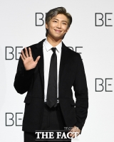 [TF사진관] BTS RM, '올블랙 슈트로 멋냈어요'