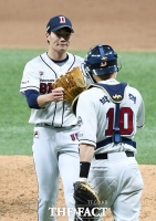 [TF포토] 한점차 승리 지켜낸 두산 이승진