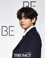 [TF포토] BTS 뷔, 서 있기만 해도 '빛이 나'