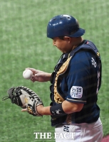 [TF포토] 아쉬운 표정의 양의지