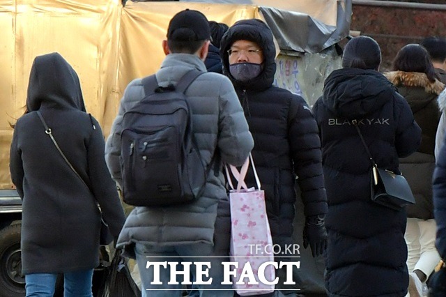 23일 월요일 전국이 대체로 맑은 가운데 밤사이 밀려든 찬 공기로 기온이 크게 떨어져 영하권의 추위가 예상된다. /이선화 기자