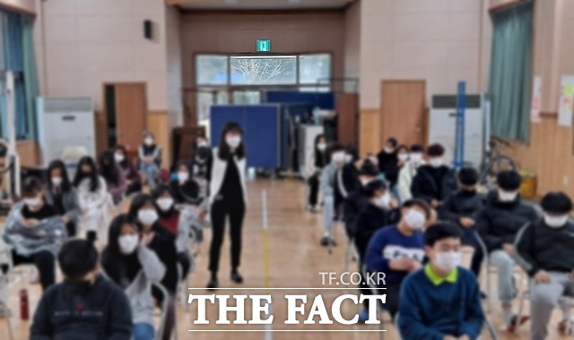 전북 군산의 한 중학교에서 지난달 중증 장애를 앓는 학생들 상대로 집단 괴롭힘이 발생해 교육청이 조사에 나섰다. 사진은 기사 내용과 관계 없음.