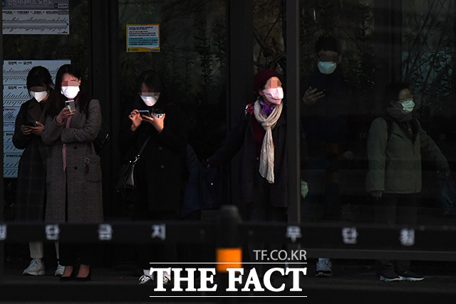 화요일인 24일은 아침 영하로 떨어지는 곳이 많아 춥겠다./남용희 기자