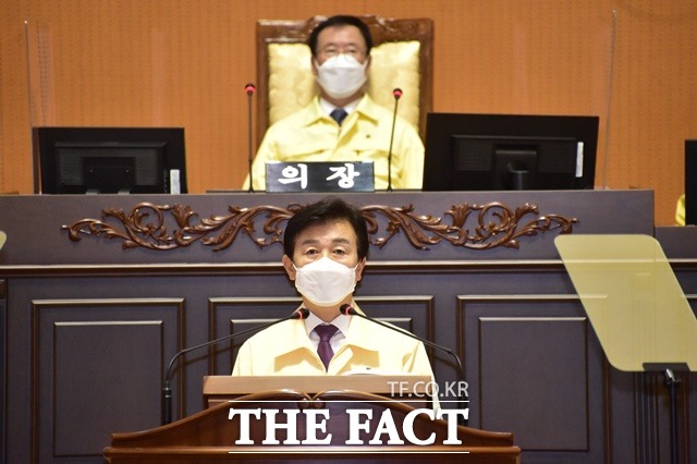 조규일 진주시장이 23일 시의회 정례회에서 시정연설을 하고 있다. /진주시 제공