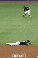 [TF포토] 시원하게 날아간 NC 알테어의 타구