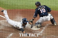 [TF포토] 선취점 기록하는 NC 노진혁