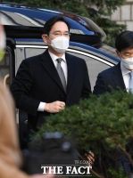 [TF포토] 법원 도착한 이재용 삼성전자 부회장