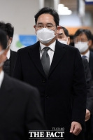 [TF포토] 파기환송심 재판 출석하는 이재용 부회장