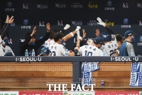 [TF포토] 축제 분위기의 NC 덕아웃