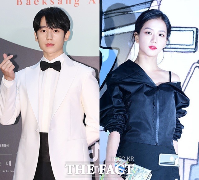 정해인(왼쪽) 지수 주연의 드라마 설강화가 촬영을 중단했다. 한 보조 출연자가 최근 코로나19 확진 판정을 받은 타 드라마 스태프와 밀접촉했다는 것이 밝혀지면서다. /더팩트 DB