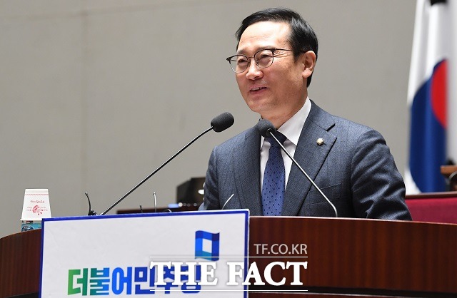 홍영표 더불어민주당 의원이 24일 CBS라디오 김현정의 뉴스쇼와 인터뷰에서 차기 대선 국면에서 제3의 다크호스 후보가 나타날 가능성이 있다고 내다봤다. /이새롬 기자