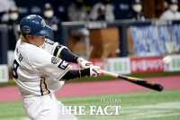 [TF포토] 추가점 올린 NC 박석민의 안타