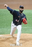 [TF포토] 역투하는 두산 알칸타라