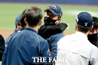 [TF포토] NC 우승에 기쁜 이동욱 감독