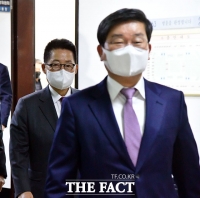 [TF포토] 정보위 회의 참석하는 박지원-전해철