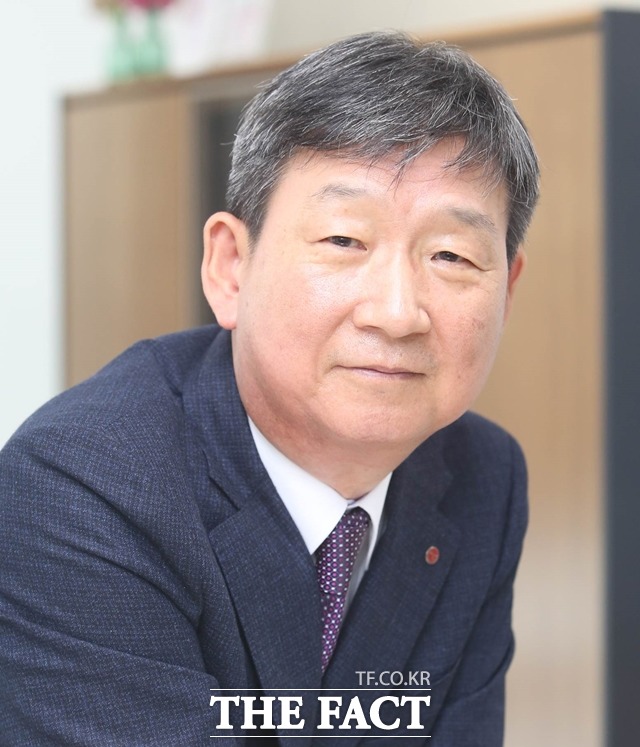 LG유플러스가 신임 CEO로 황현식 컨슈머사업총괄 사장(사진)을 추천했다. 하현회 LG유플러스 부회장은 용퇴한다. /LG유플러스 제공