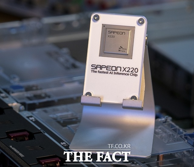 SKT는 AI 반도체 칩 기반 하드웨어부터 AI 알고리즘, API 등 소프트웨어까지 AI 서비스 제공에 필요한 통합 솔루션을 제공할 계획이다. /SK텔레콤 제공