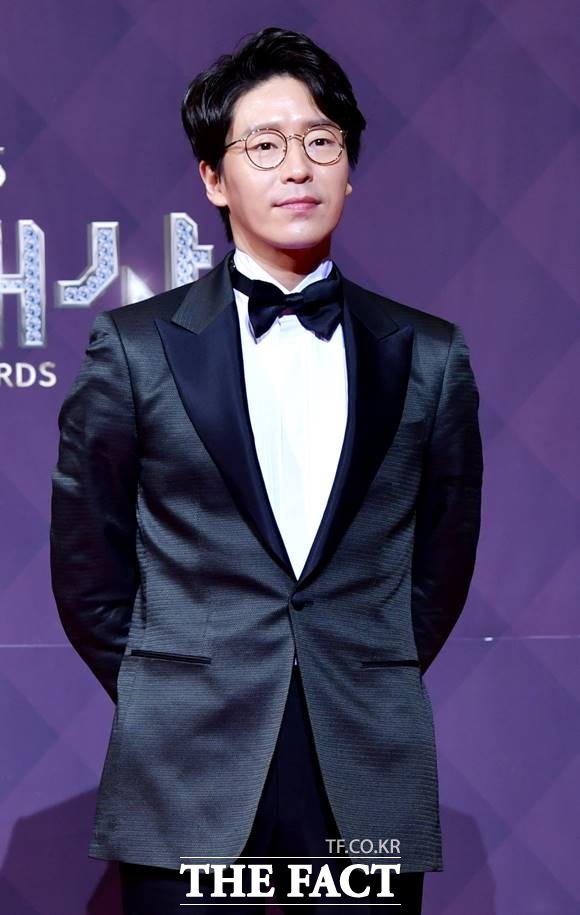 배우 엄기준이 코로나19 음성판정을 받았으나 선제적 차원으로 2주 동안 자가격리에 들어간다고 밝혔다. /더팩트 DB