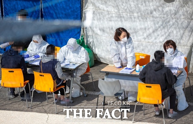 인천시는 연수구 유흥업소 관련 2명이 코로나19 양성 판정을 받아 이 유흥업소 관련 확진자는 38명으로 늘었다고 26일 밝혔다./더팩트DB