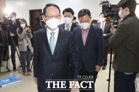 [TF사진관] 김도읍 법사위원장 항의 방문, '윤석열 총장 국회 출석 원천봉쇄한 상황'