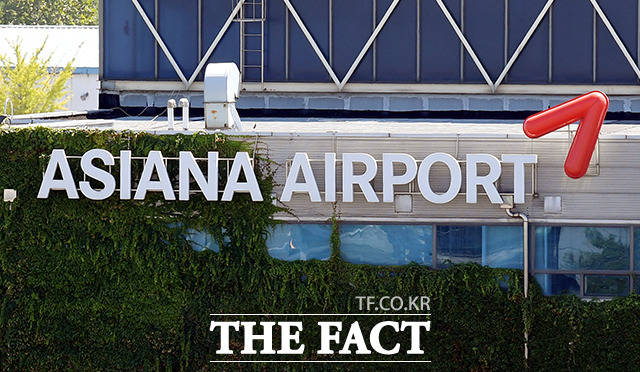 산업은행이 대한항공의 아시아나항공 인수에 반대하는 아시아나 노조에 공개적으로 대화를 요청했다. /더팩트 DB