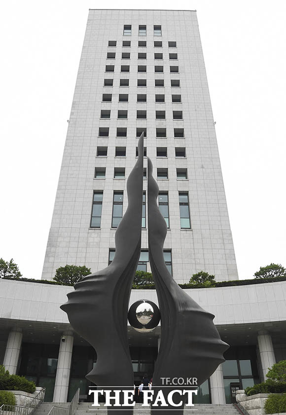 법무부 감찰담당관실에 파견돼 근무한 이정화 대전지검 검사가 29일 이른바 판사 사찰 문건과 관련해 직권남용죄가 성립하지 않는다는 취지의 보고서를 작성했으나 아무런 설명 없이 삭제됐다고 주장했다.