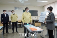  文대통령 '비상대응체계 가동…수능 방역에 만전'