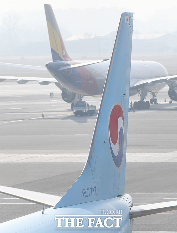 대한항공의 아시아나항공 인수를 두고 한진칼을 상대로 제기된 신주발행금지 가처분 신청 결론이 1일 나올 예정인 가운데 아시아나IDT, 금호산업, 대한항공 등 관련주가 강세를 보이고 있다. /이동률 기자