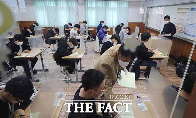 3일 코로나19라는 어려운 상황 속에서 2021학년도 대학수학능력시험이 원활하게 진행되고 있다. 제주도교육청 제공