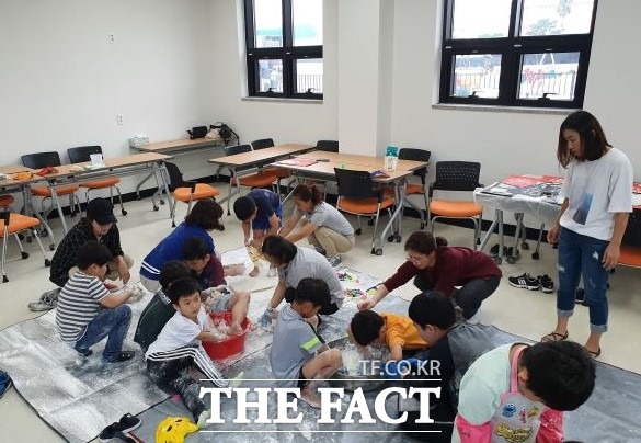 코로나19 시대에 제주도가 추진하고 있는 수눌음 돌봄 사업(공간나눔·돌봄나눔·자원나눔)이 지역 내 돌봄 부담 해소에 기여하고 있는 것으로 나타났다. / 제주도 제공