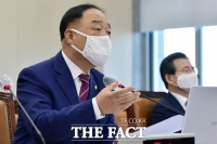  홍남기 '반도체·미래차·바이오헬스 등에 각별한 육성책 추진'