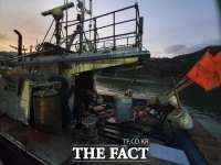  부안 격포항에 정박중이던 어선 폭발…1명 중상·1명 경상