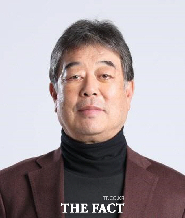 기성용 선수의 아버지로 알려진 기영옥 부산아이파크 대표가 광주FC 단장 시절 운영비 3억3,000만원을 몰래 빼돌려 사용한 사실이 드러나 큰 파장이 예상된다./ 부산아이파크 제공