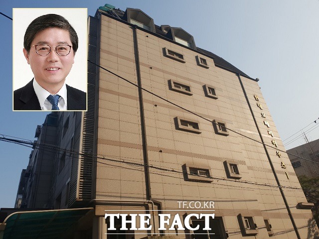 변창흠 국토교통부 장관 후보자는 올해 3월 재산 신고 당시 현재 거주하고 있는 서울 서초구 방배동에 위치한 40평대 현대오페라하우스 아파트(사진)를 5억9000만 원으로 신고했다. /이한림 기자, 청와대 제공