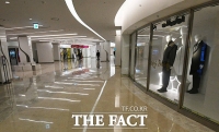 [TF사진관] '수도권 사회적 거리두기 2.5단계 격상'...한산해진 대형 쇼핑몰