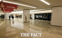 [TF포토] 사회적 거리두기로 발길 끊긴 쇼핑몰