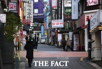 [TF사진관] 거리두기 2.5단계 앞둔 강남역 골목은 '썰렁~'