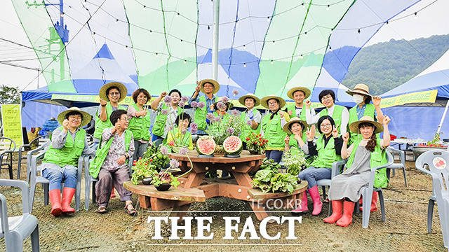 전주시농업기술센터는 8일 도의 ‘도시농업 일자리플러스센터 구축사업’을 따냈다고 밝혔다. 시농업기술센터는 내년부터 2023년까지 총 4억8000만원을 투입해 도시농업 일자리 관련 구심점 역할을 수행할 도시농업 일자리플러스센터를 운영할 계획이다. /전주시 제공