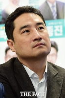  경찰, '명예훼손 혐의' 가세연 강용석 체포