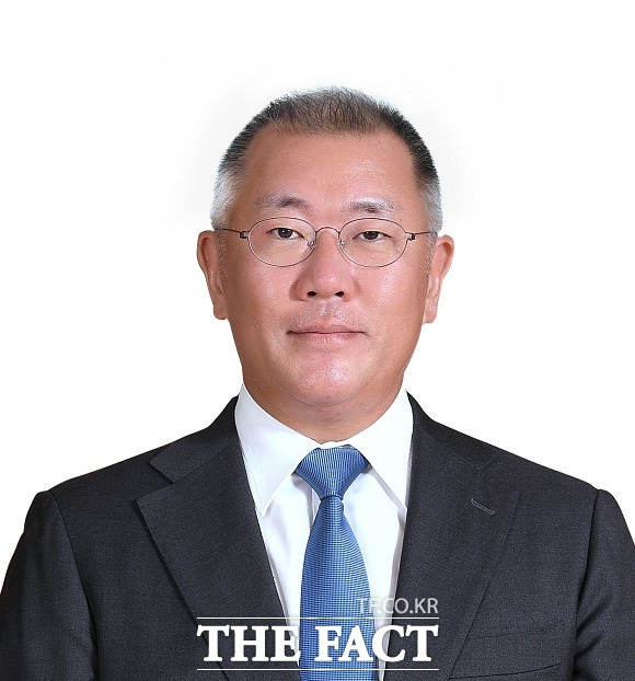 현대차그룹이 소외계층 및 사회 문제 해결을 돕기 위해 이웃돕기 성금 250억 원을 사회복지공동모금회에 전달했다고 9일 밝혔다. 정의선 현대차그룹 회장 /현대차그룹 제공