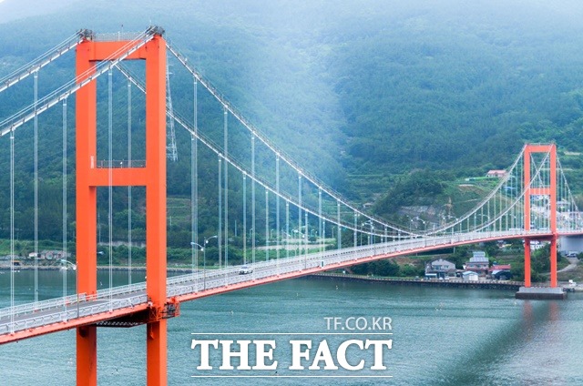 남해대교 전경. /남해군 제공