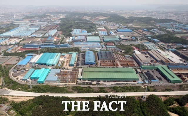 철강산업의 미래경쟁력 경쟁력 향상과 구조 고도화를 위해 포항을 중심으로 한 ‘철강산업 재도약 기술개발사업’이 내년부터 본격추진 된다. 포항철강산업단지 모습/포항시 제공