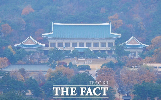 청와대는 10일 주호영 국민의힘 원내대표가 문재인 대통령과 면담을 요청한 것과 관련해 일방적으로 언론을 통해 대통령을 비난하면서 면담을 요구하고, 문자메시지로 날짜까지 정해서 답을 달라고 일방적으로 통보한 것이라고 비판했다. /더팩트 DB