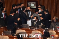 [TF사진관] 국민의힘 의원들 발언에 화난 정청래 의원, '강력 항의'