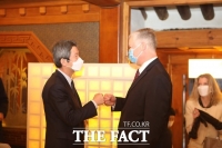  비건, 이인영 만나 '남북협력 강력 지지'