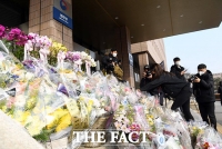 [TF포토] 법무부 입구에 가득한 검찰개혁을 바라는 화환